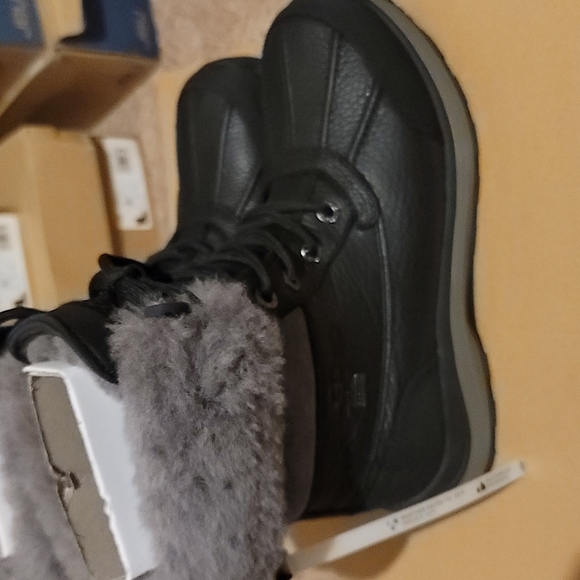 🎁New UGG Adirondack Boot III - Picture 3 of 6